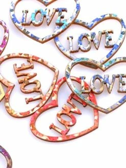 LILIECREA 15 Embellissements Coeurs Love En Bois Peint 3,9 Cm - Scrapbooking Carterie -V-Zug shop 15 embellissements coeurs love en bois peint 39 cm scrapbooking carterie p 2