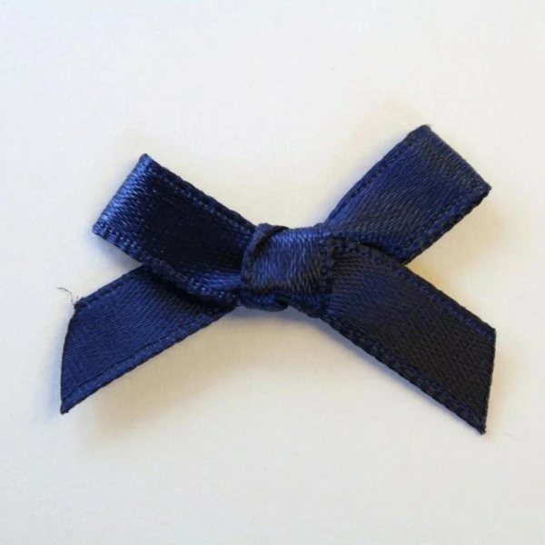 Tricot Créations 25 X Noeud En Ruban Satin 7mm : Bleu Marine - 02358 1 Tricot Créations 25 X Noeud En Ruban Satin 7mm : Bleu Marine - 02358