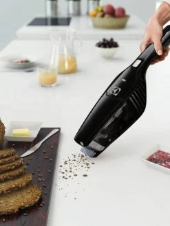 Electrolux EERC70EB Ergorapido - Aspirateur Balai 5 Electrolux EERC70EB Ergorapido - Aspirateur Balai -V-Zug shop 290197 3 d 1