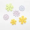 Tricot Créations Assortiment De 25 Boutons Taille Et Couleur Mixtes Pour Scrapbooking - Fleurs