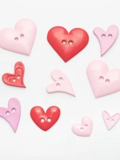 Tricot Créations Assortiment De 25 Boutons Taille Et Couleur Mixtes Pour Scrapbooking - Thème Coeur