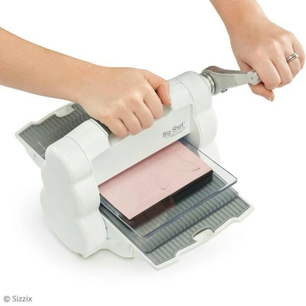 Sizzix Big Shot Foldaway - Machine De Coupe + Contenu Bonus 4 Sizzix Big Shot Foldaway - Machine De Coupe + Contenu Bonus – Image 4