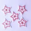 Tricot Créations Bouton De Noël En Bois - Forme Etoile 30mm - Lot De 10