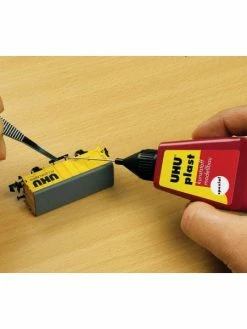 UHU® Colle Spéciale Modélisme UHU - 30 G 5 UHU® Colle Spéciale Modélisme UHU - 30 G -V-Zug shop colle speciale modelisme uhu 30 g p 3