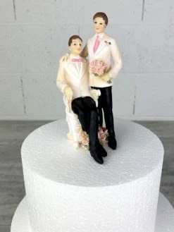 Doge Couple De Mariés Hommes En Résine Assis, Haut. 13 Cm, Figurine Masculine De Mariage Gay Homosexuel -V-Zug shop couple de maries hommes en resine assis haut 13 cm figurine masculine de mariage gay homosexuel p 4