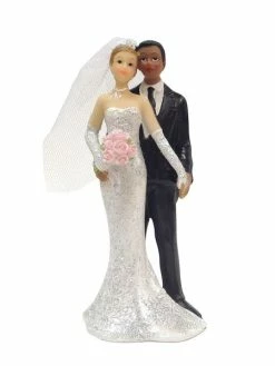 Doge Couple Mariés Mixte Se Tenant La Main, Haut. 12,7 Cm, Figurine Femme Blanche Et Homme Noir En Résine