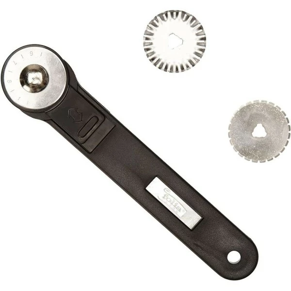 FOLIA Cutter Rotatif, 3 Lames Incluses - Noir 1 FOLIA Cutter Rotatif, 3 Lames Incluses - Noir