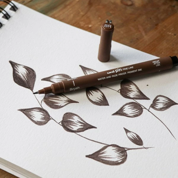 Feutre Technique Uni Pin - Pointe Brush 0,02 Mm - Gris Foncé 3 Feutre Technique Uni Pin - Pointe Brush 0,02 Mm - Gris Foncé – Image 3