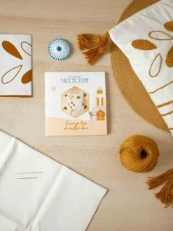 Pause Moderne Kit DIY Broderie - TAIE D'OREILLER 5 Pause Moderne Kit DIY Broderie - TAIE D'OREILLER -V-Zug shop kit diy broderie taie doreiller p 3