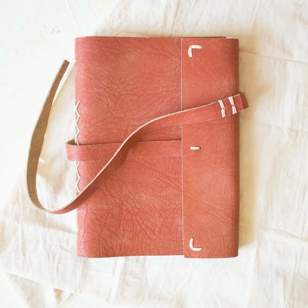 Pause Moderne Kit DIY - Créer Son Carnet En Cuir 3 Pause Moderne Kit DIY - Créer Son Carnet En Cuir – Image 3