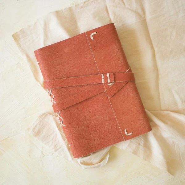 Pause Moderne Kit DIY - Créer Son Carnet En Cuir 1 Pause Moderne Kit DIY - Créer Son Carnet En Cuir