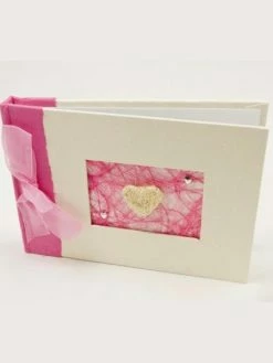 Hobi Livre D'Or, Album Photo De Mariage, Décor Fuchsia En Raphia, Satin, Murier Et Coeur, 21x15 Cm