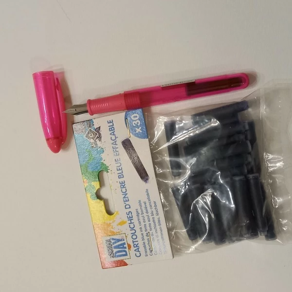 JPC Stylo Plume Scolaire JPV Rose Et 30 Cartouches Bleues 1 JPC Stylo Plume Scolaire JPV Rose Et 30 Cartouches Bleues