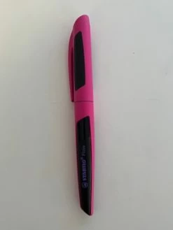 Stylo-plume STABILO Flow Sporty, Le Compagnon D'écriture Parfait, Rose Fushia
