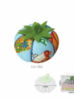 MDC Tomates Porte épingles Mannequin Sur Fonds Bleu