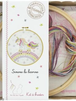 Un Chat Dans L'aiguille Kit Broderie - Simone La Licorne