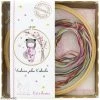 Un Chat Dans L'aiguille Kit Broderie - Yoshimi, Jolie Kokeshi