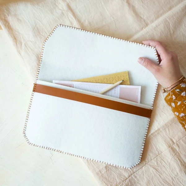 Pause Moderne Kit DIY - Réaliser Sa Pochette En Feutrine 3 Pause Moderne Kit DIY - Réaliser Sa Pochette En Feutrine – Image 3